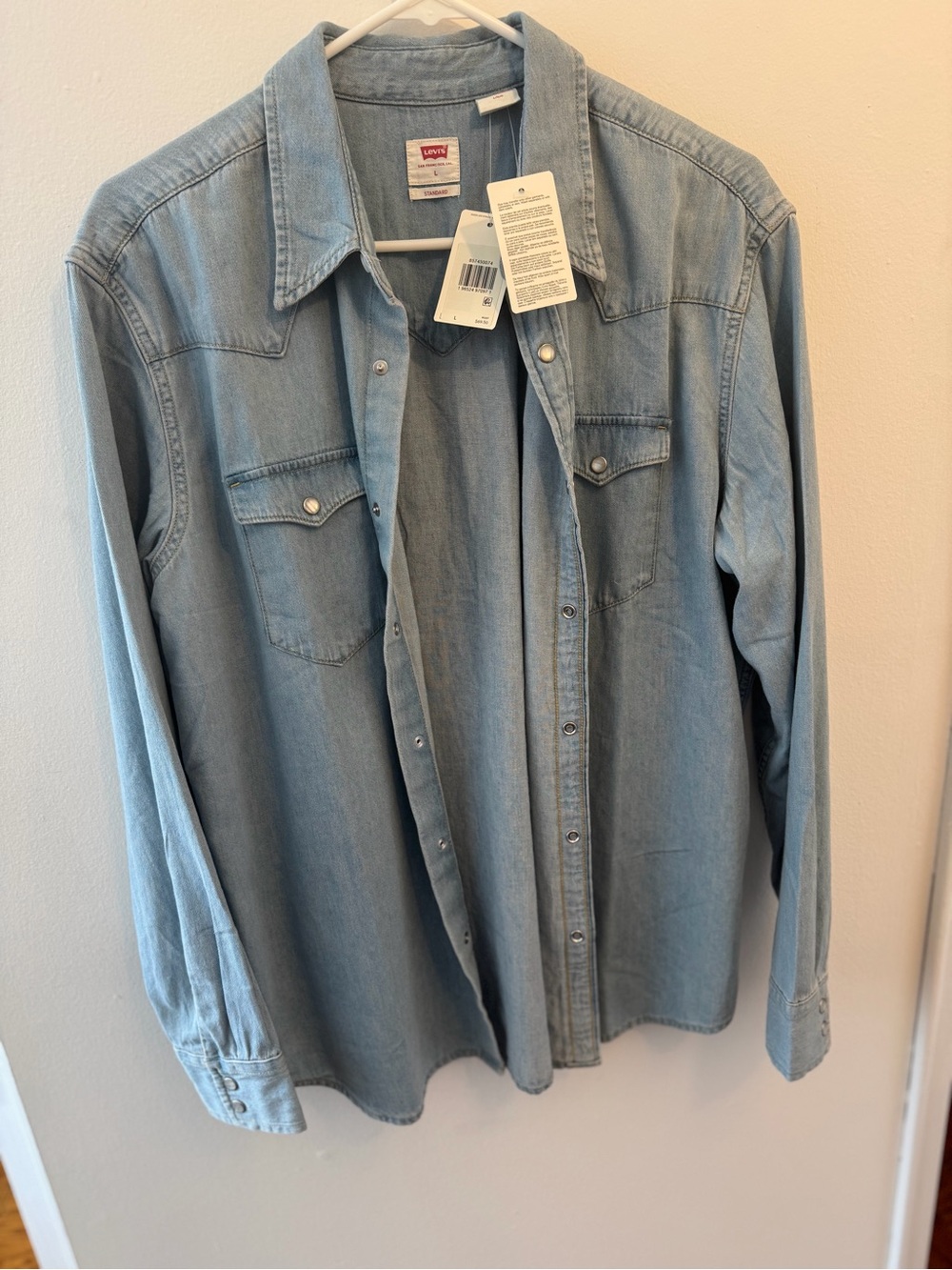 Levis Standard Western Denim Shirt Button Down  Size Large Light Wash NWT